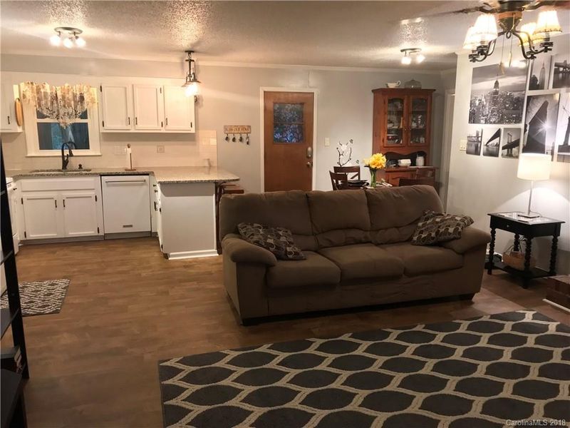 1007 N Main St, Mount Holly, NC 28120