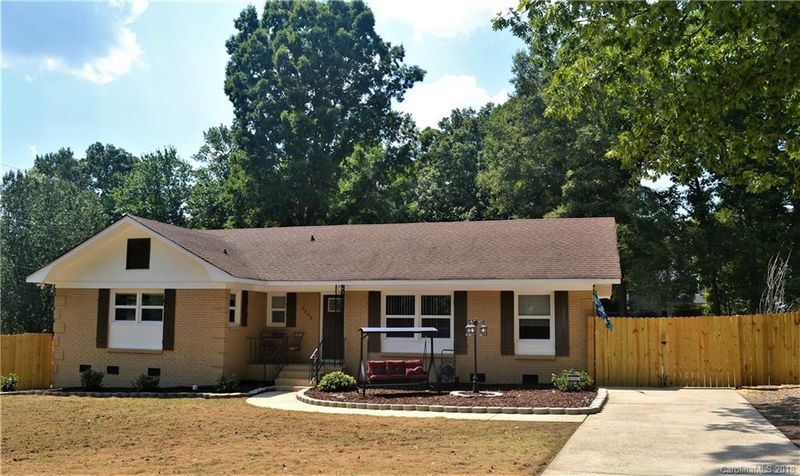 6242 Bainbridge Rd, Charlotte, NC 28212