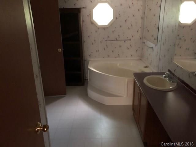 1293 Baldwin Ln, Lincolnton, NC 28092
