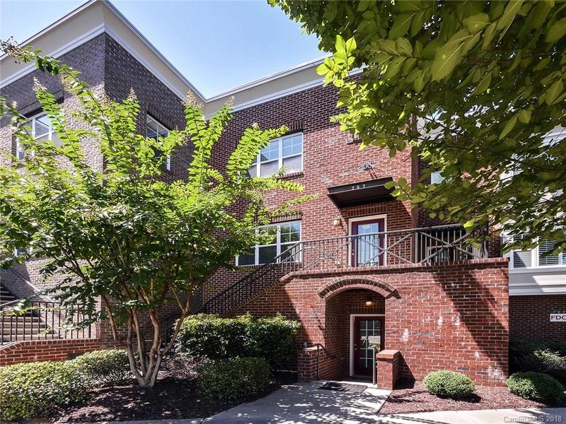 257 Harbour Place Dr, Davidson, NC 28036