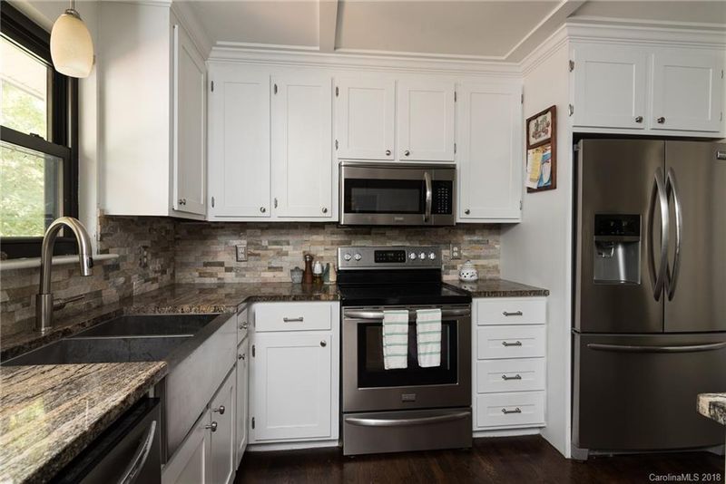 6220 Sunset Cir, Charlotte, NC 28216