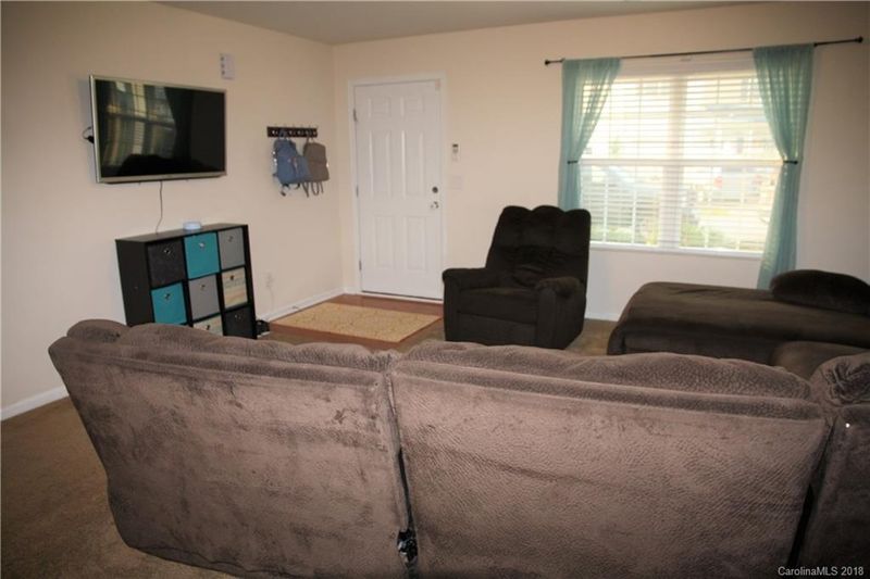 128 Autumn Bluff Cir, Mount Holly, NC 28120