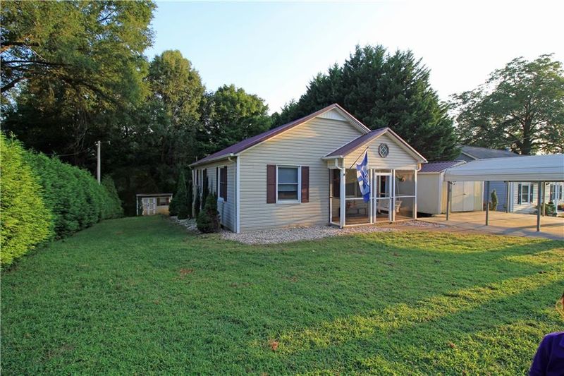 321 W F St, Newton, NC 28658