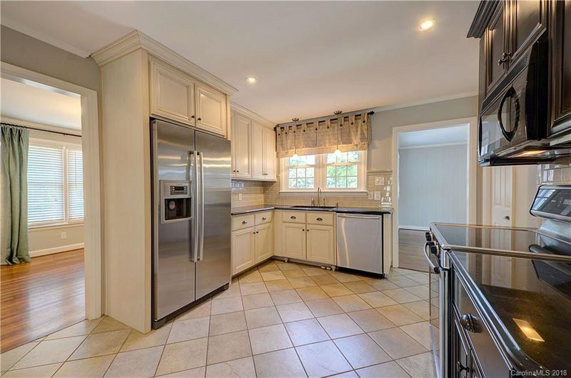 817 Stanfield Dr, Charlotte, NC 28210