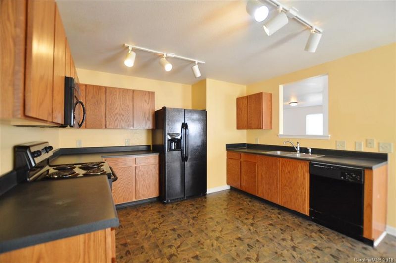 1815 Hansbury Dr, Charlotte, NC 28216