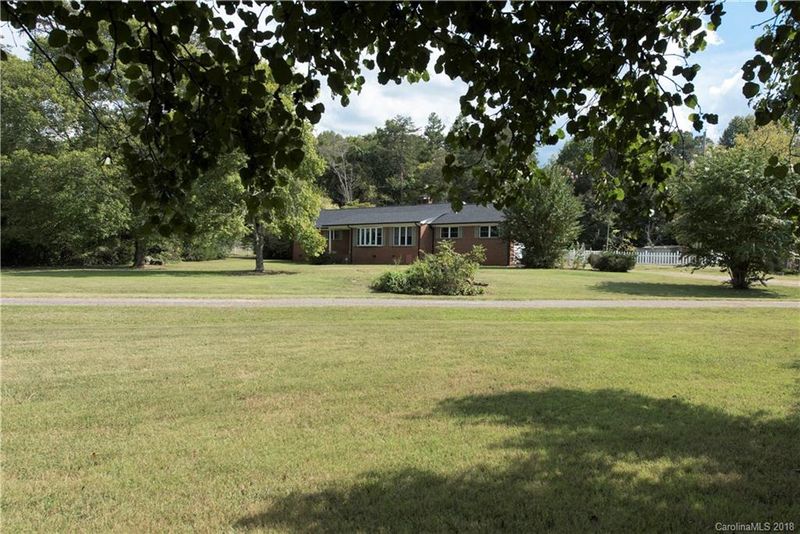 202 Sandy Ford Rd, Mount Holly, NC 28120