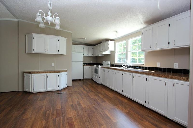 110 S Davis Ave, Newton, NC 28658
