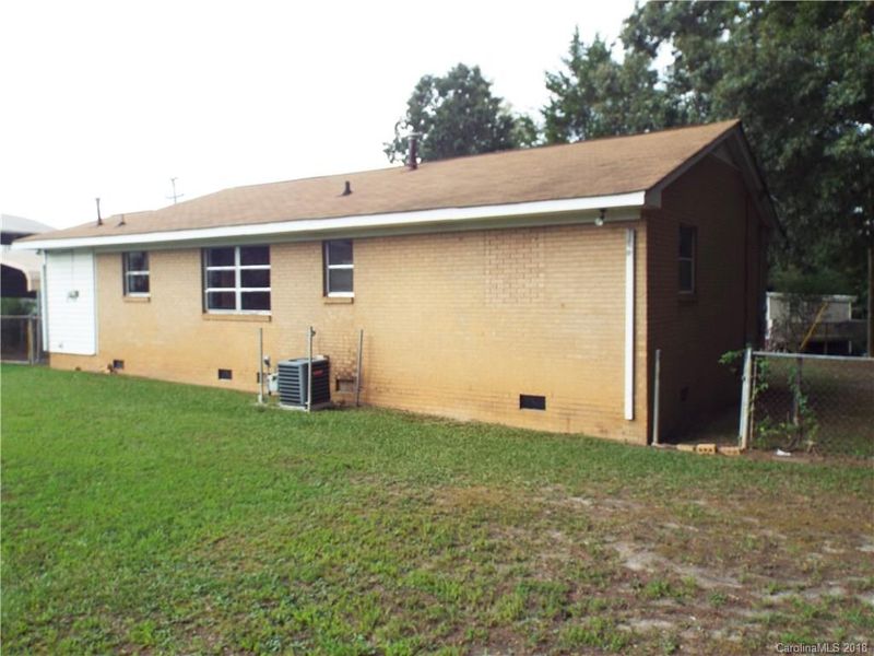 105 Hilltop Dr E, Gastonia, NC 28054
