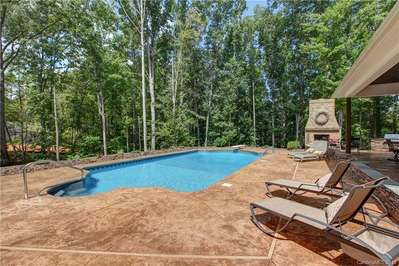 1044 Misty Creek Dr, Iron Station, NC 28080