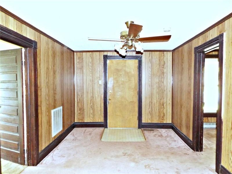 909 S 1st Ave, Conover, NC 28613