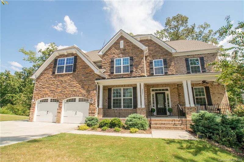 2221 Deer Meadows Dr, Waxhaw, NC 28173