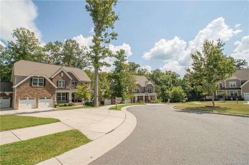 2221 Deer Meadows Dr, Waxhaw, NC 28173