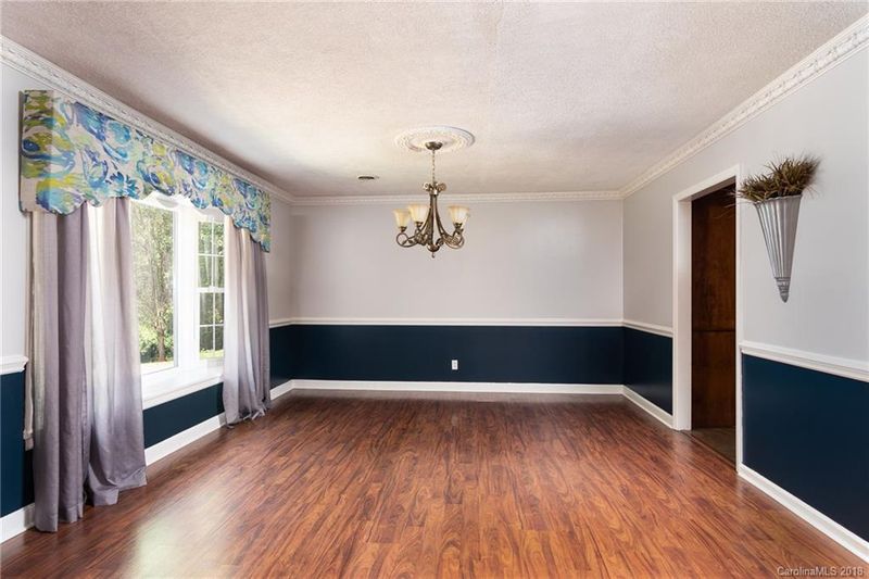 1055 Timberlane Dr, Lincolnton, NC 28092