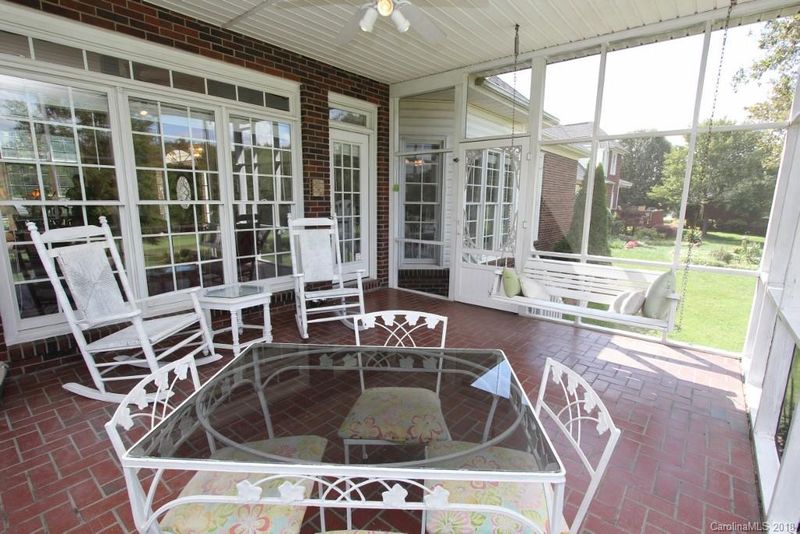 2116 Caernarfon Ln, Matthews, NC 28104