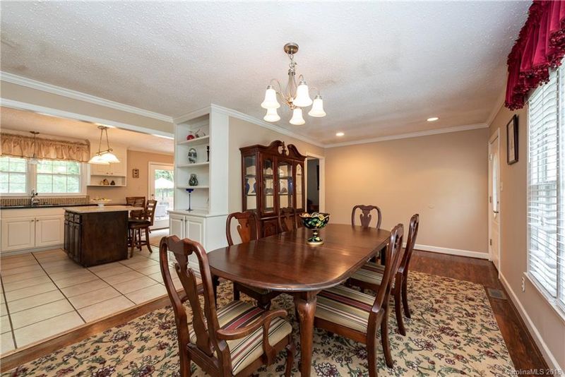 1010 Meadow Dr, Lancaster, SC 29720