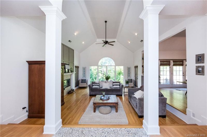 16116 Riverpointe Dr, Charlotte, NC 28278