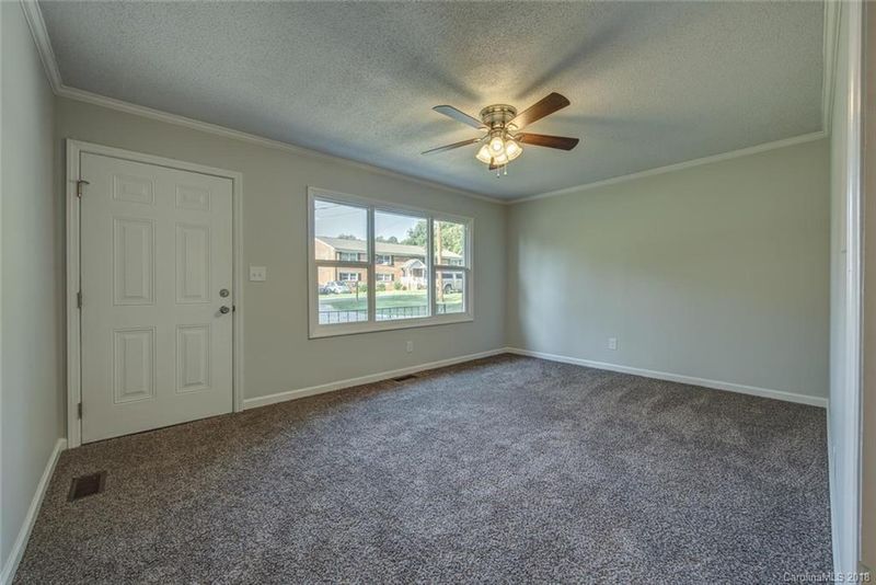 1033 Avondale Rd, Lowell, NC 28098