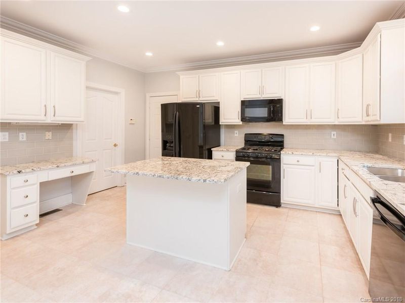 5700 Chretien Point Dr, Charlotte, NC 28270
