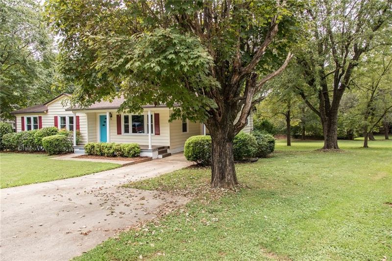2509 4th St NE, Hickory, NC 28601