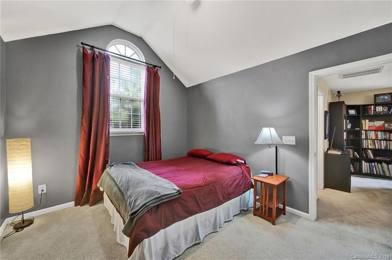 6307 Elliott Dr, Charlotte, NC 28216