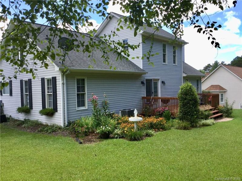 919 42nd Avenue Ln, Hickory, NC 28601