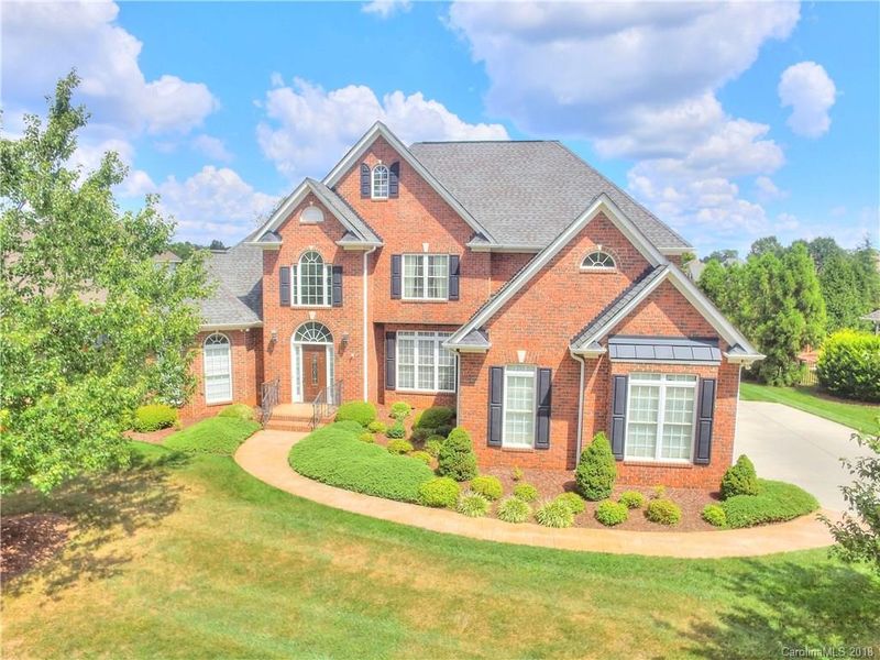 1908 Links Ln, Matthews, NC 28104