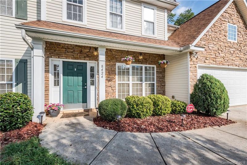 8424 Four Sisters Ln, Charlotte, NC 28215