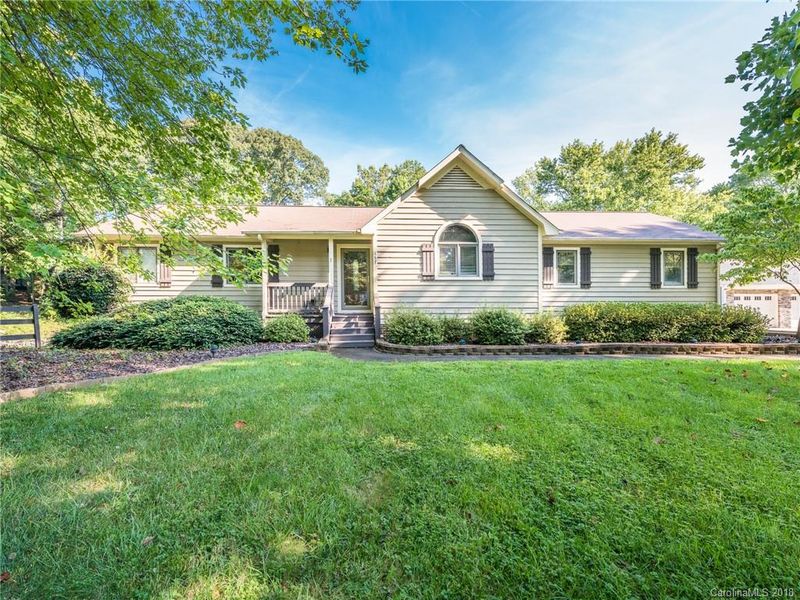 157 Peninsula Dr, Mooresville, NC 28117