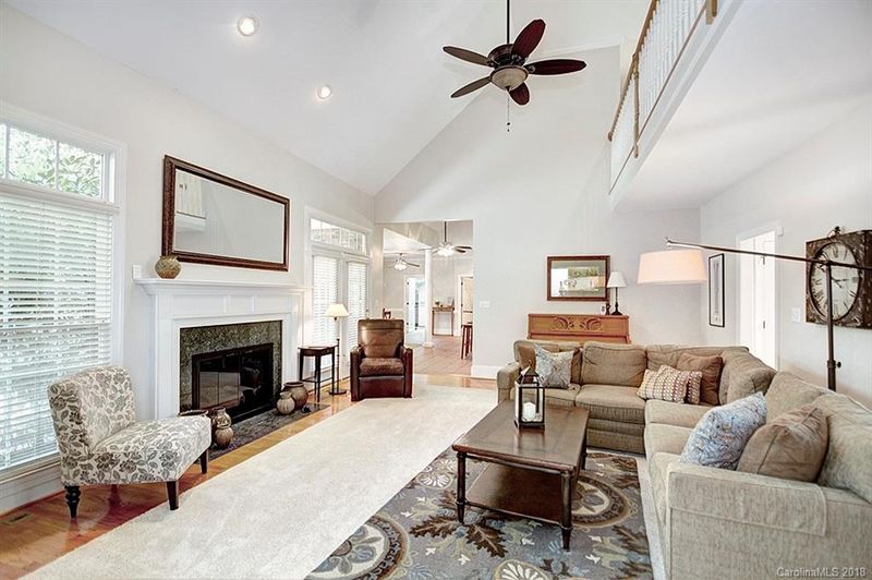 304 Trapper Cove Ln, Matthews, NC 28104