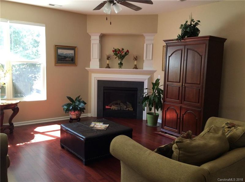 5610 Wallace Cabin Dr, Charlotte, NC 28212
