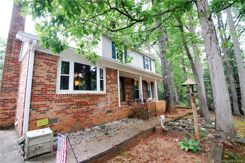 3717 Pinecrest Dr, Gastonia, NC 28056