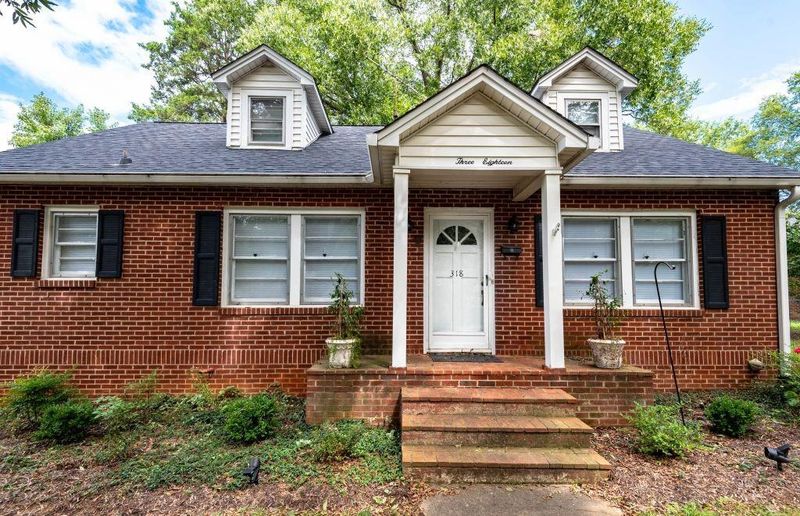 318 15th Ave NW, Hickory, NC 28601