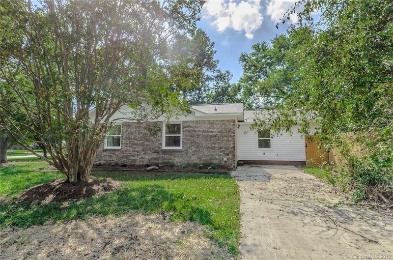 6105 Clearwater Dr, Indian Trail, NC 28079