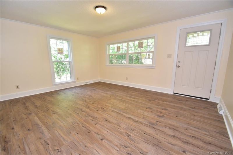 109 Lanier St, Mount Holly, NC 28120