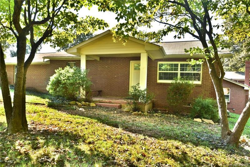 109 Lanier St, Mount Holly, NC 28120