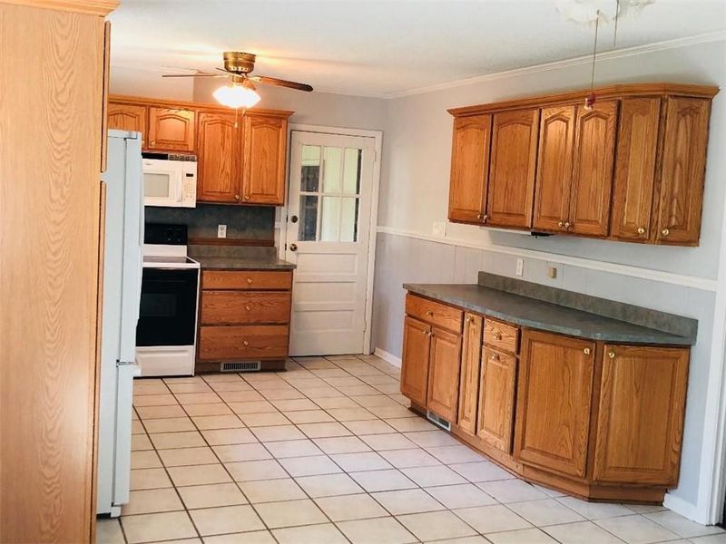4656 Wilburn Dr, Conover, NC 28613