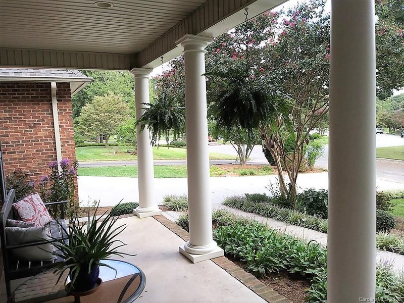 1005 15th Ave NW, Hickory, NC 28601