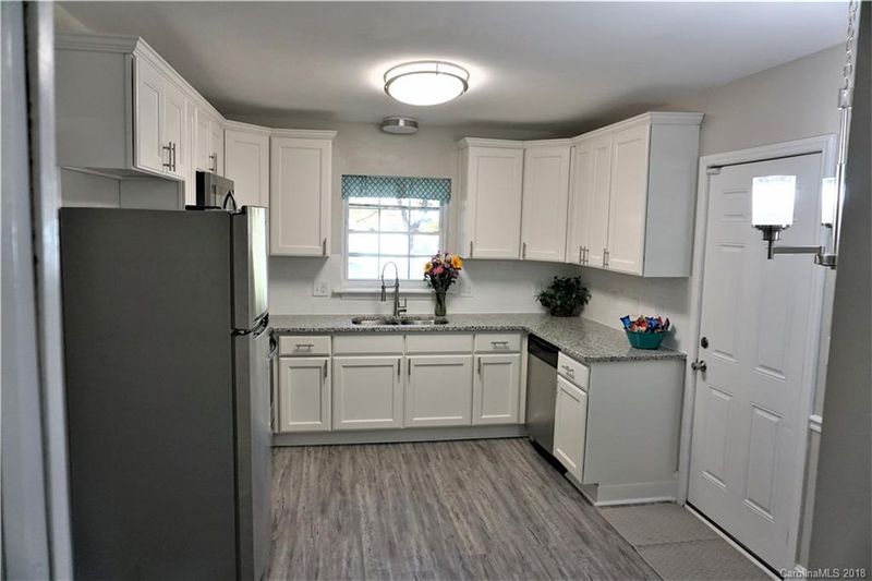 6132 Lake Forest Rd E, Charlotte, NC 28227