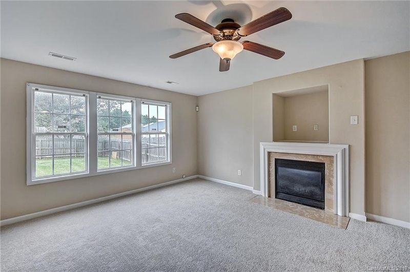 6207 Whispering Brook Ct, Charlotte, NC 28216