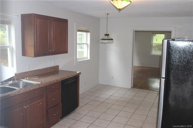 553 3rd Avenue Dr SE, Hickory, NC 28602