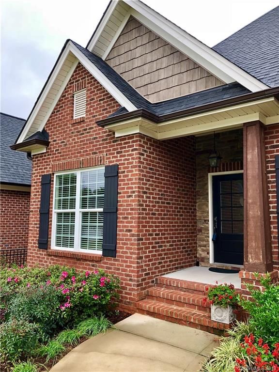 4007 St Andrews Ct, Cramerton, NC 28032