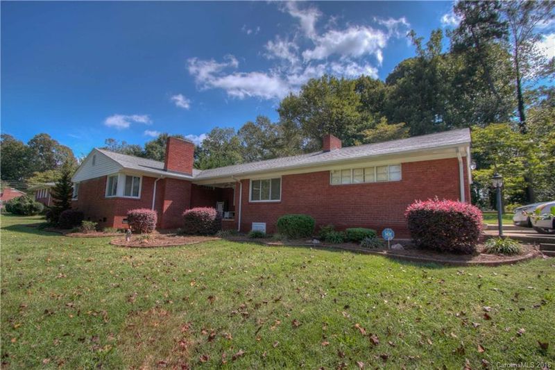 107 Sunset Dr, Mount Holly, NC 28120