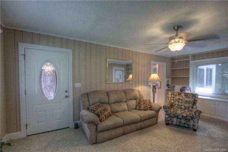 107 Sunset Dr, Mount Holly, NC 28120