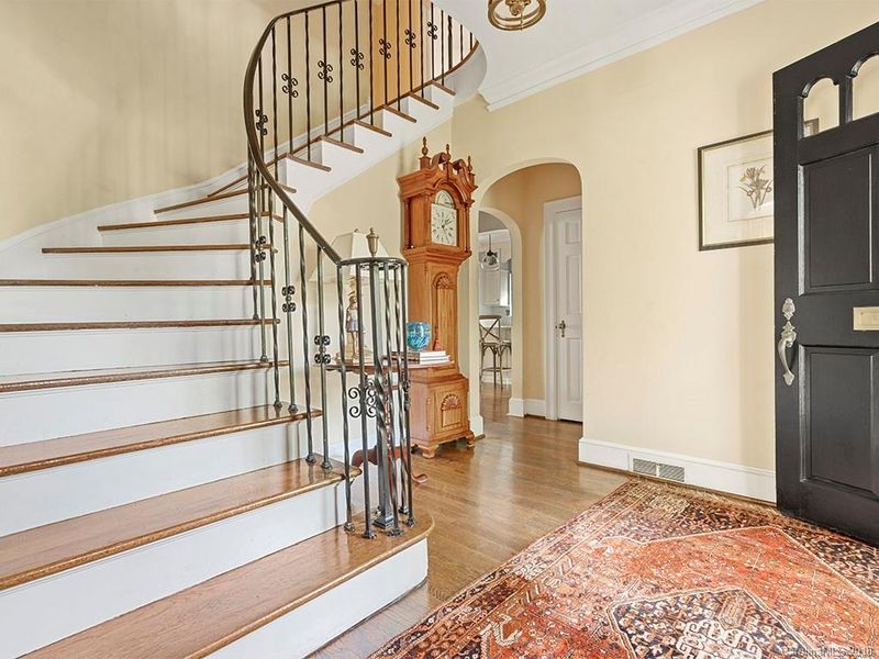 2115 Selwyn Ave, Charlotte, NC 28207