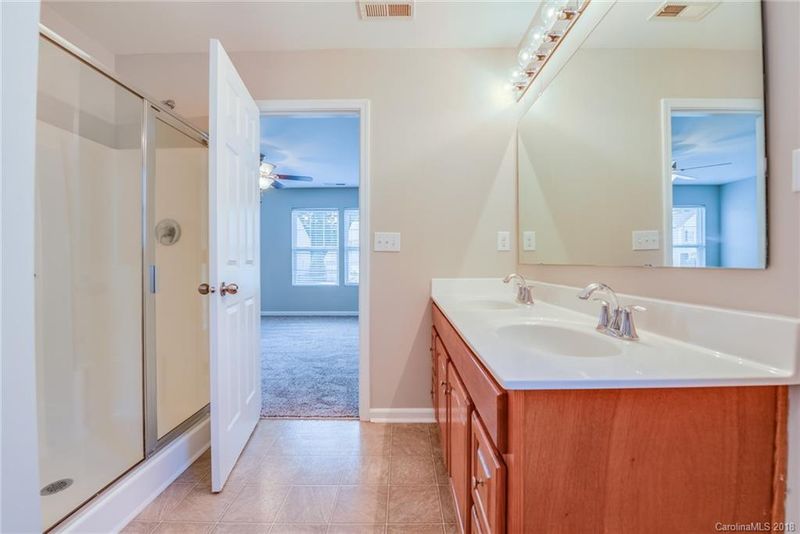 8516 Lustre Rd, Charlotte, NC 28215