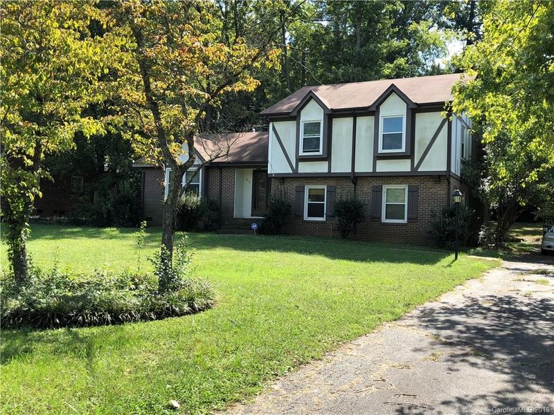 8810 Touchstone Ln, Charlotte, NC 28227