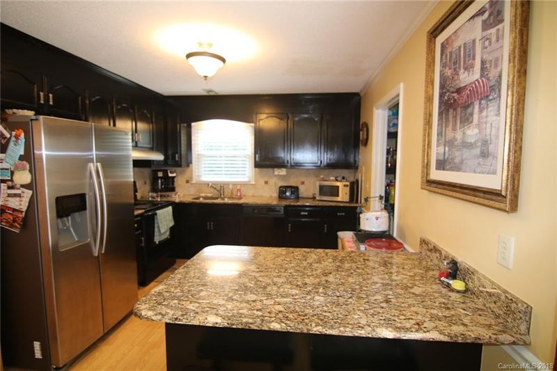 611 Tryon Pl, Gastonia, NC 28054