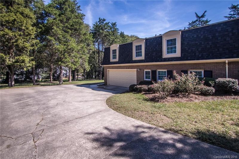 4401 Montibello Dr, Charlotte, NC 28226