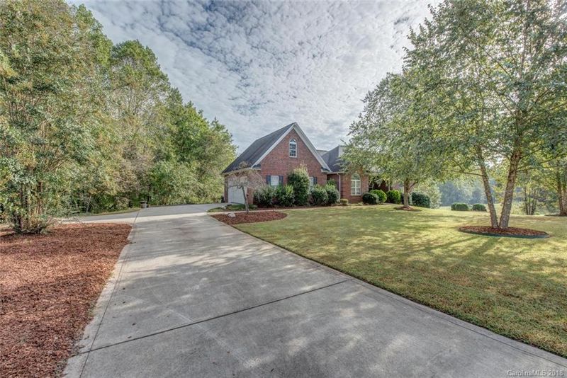 3004 Eaker Dr, Cherryville, NC 28021