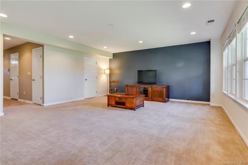 6405 Silver Star Ln, Charlotte, NC 28210